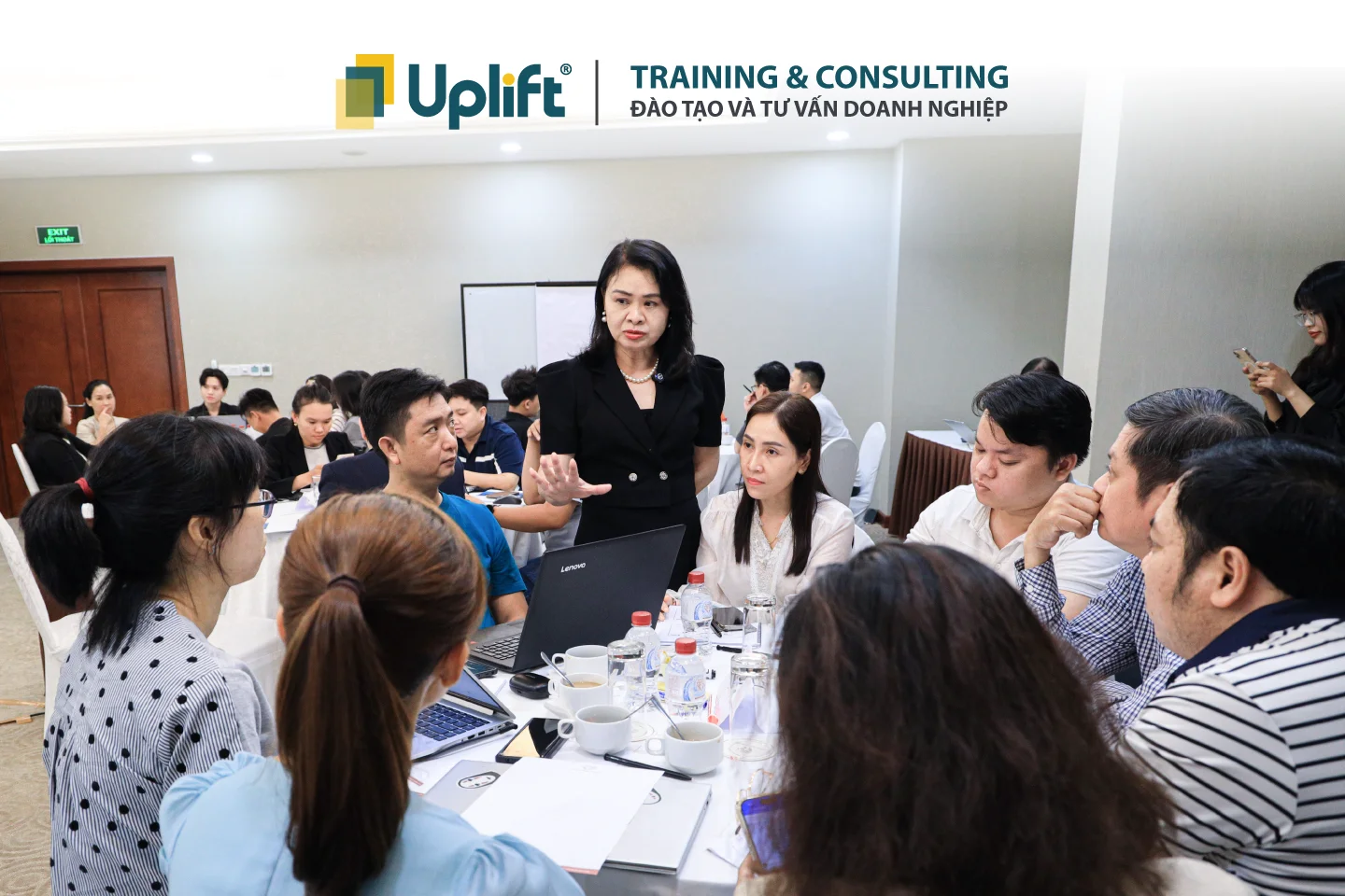 H&igrave;nh ảnh minh họa về sự bận rộn v&agrave; thiếu hiệu quả trong quản l&yacute; thời gian